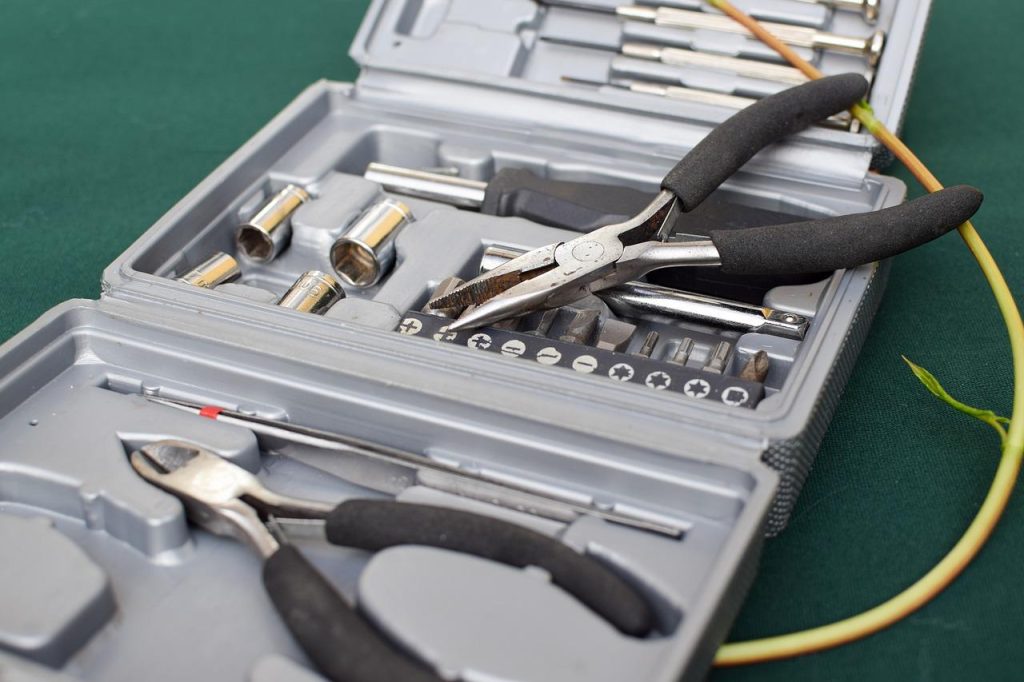Selectie van gereedschap beschikbaar voor huur in Rijssen, inclusief boormachines en andere professionele tools
